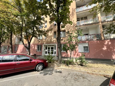 Eladó Lakás 6000 Kecskemét , Széchenyivárosban, Nyíri úton 26 m2-es, klímás garzon!