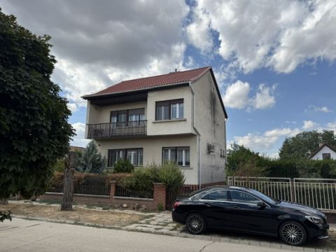 Eladó Ház 2737 Ceglédbercel 
