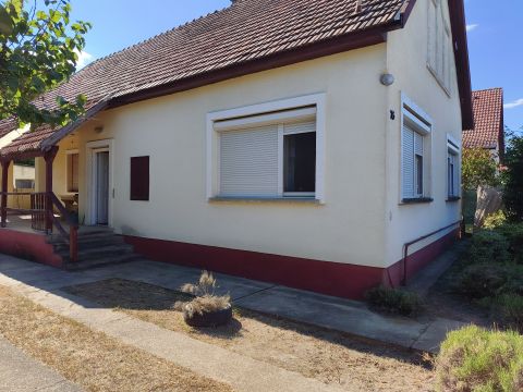 Eladó Ház 2315 Szigethalom , NAGY TELEK,TÁGAS UDVAR,RENGETEG LEHETŐSÉG SZIGETHALOM