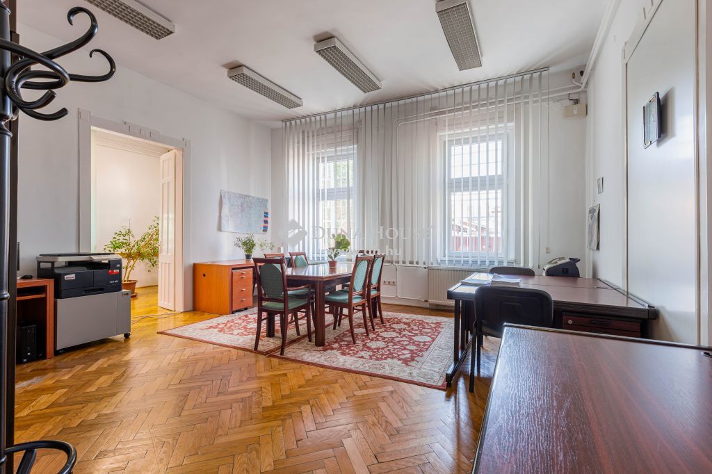1047 Budapest 4. kerület , ÖNÁLLÓ ÉPÜLET saját telken a Váci út közelében — 1/30