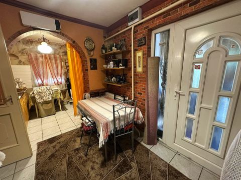 Eladó Ház 6000 Kecskemét , Takaros kis ház csendes részen