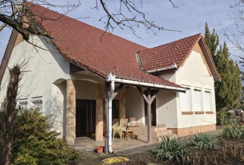 Eladó Ház 6640 Csongrád , Bokroson a Mars közeláben