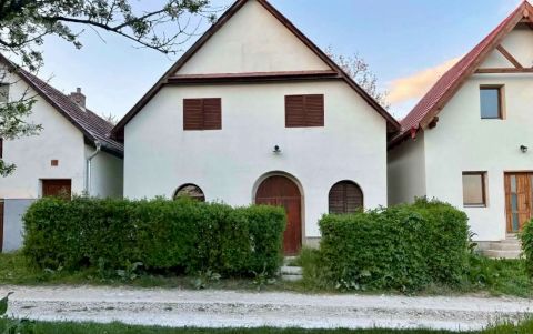 Eladó Ház 2519 Piliscsév , Öreghegyi dűlő