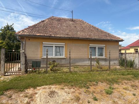 Eladó Ház 9155 Lébény Tulipán utca környéke