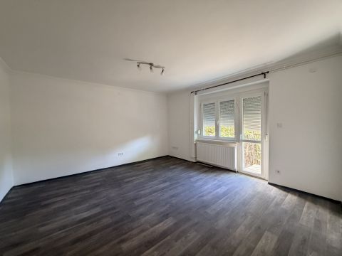 Kiadó Lakás 2840 Oroszlány Felújított, igényes lakás hosszútávra kiadó.
