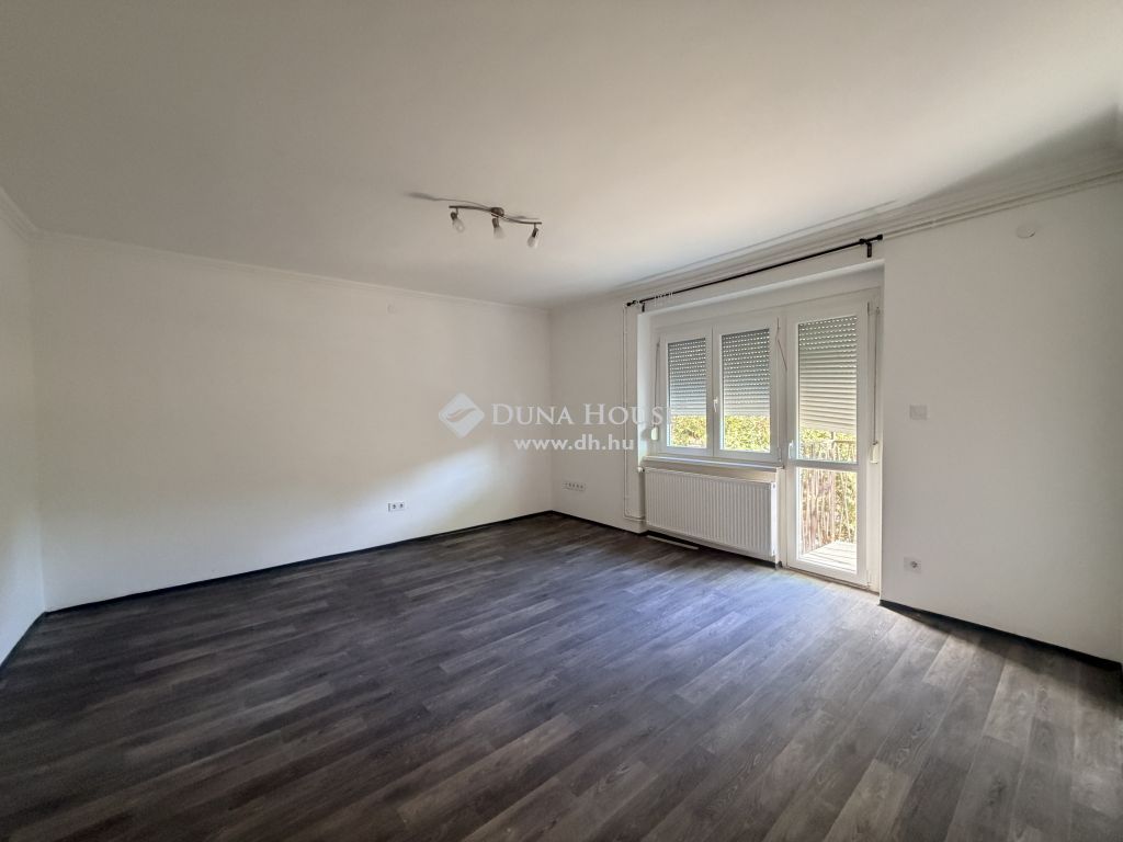 Kiadó Lakás, 2840 Oroszlány , Felújított, igényes lakás hosszútávra kiadó.