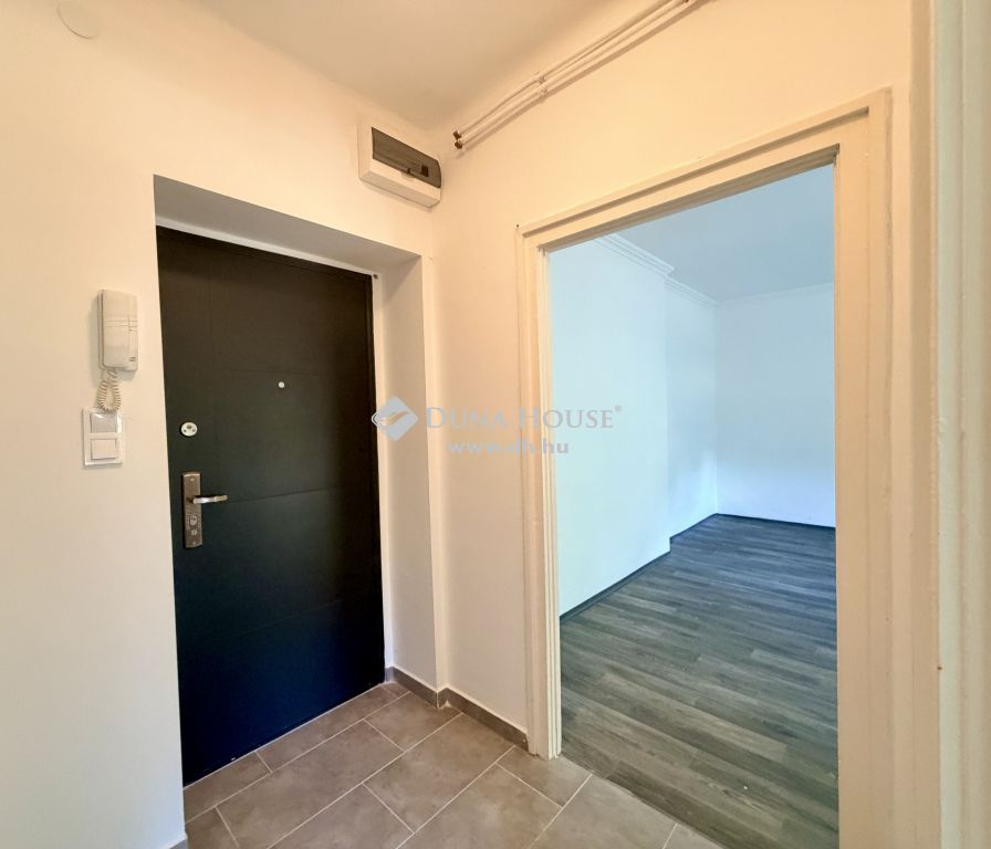 Kiadó Lakás, 2840 Oroszlány , Felújított, igényes lakás hosszútávra kiadó.
