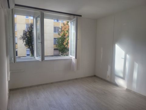 Kiadó Lakás 2500 Esztergom 