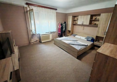 Eladó Ház 7500 Nagyatád Nagyatádon, a városi strand utcájában eladó ház! 