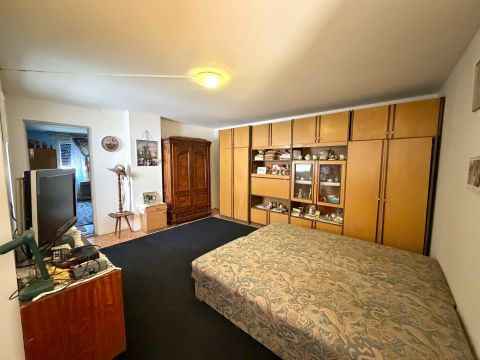 Eladó Ház 2434 Hantos , Központi részén