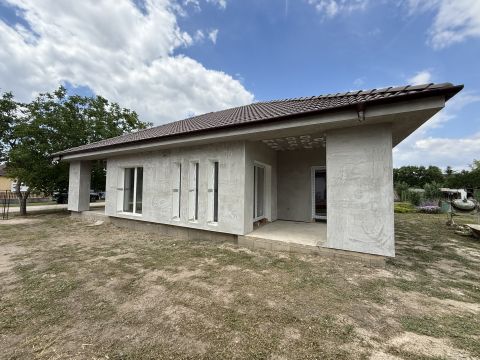 Eladó Ház 2490 Pusztaszabolcs , Csendes mellékutca