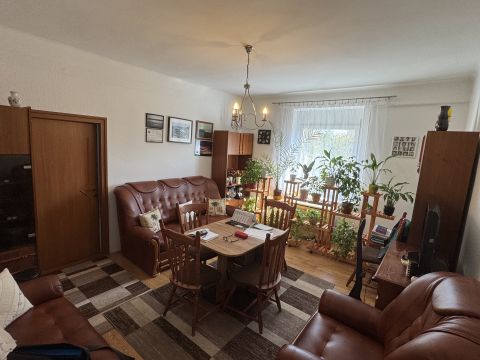 Eladó Lakás 2120 Dunakeszi , Dunakeszi központi részén, 2 szobás téglalakás, parkolóval.