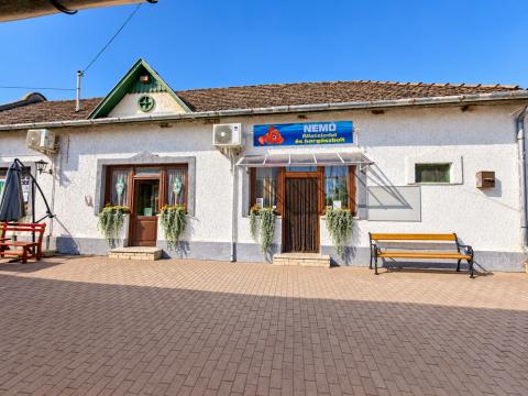 Eladó Üzlethelyiség 6635 Szegvár , Szegvár közponjában