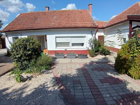 Eladó Ház 2700 Cegléd Kórház közelében