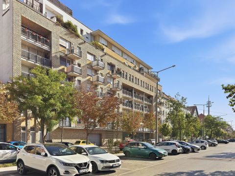 Eladó Lakás 1139 Budapest 13. kerület Felújított lakás 48 M²-es panorámás tetőterasszal!
