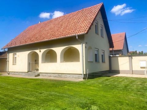Eladó Ház 5900 Orosháza Igényes családi ház,  3%-os hitelre is elérhető