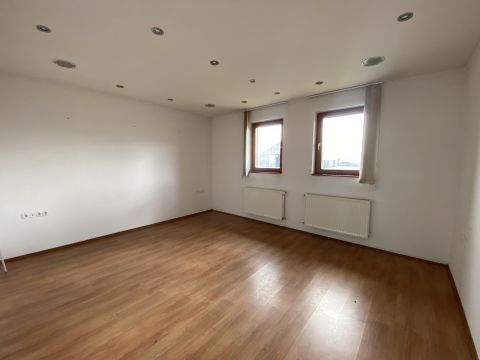 Kiadó Telek 9400 Sopron , Kiadó ipari telephely, Sopron keleti részén!
