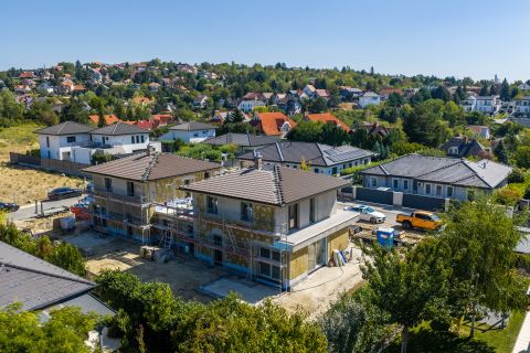 Eladó Ház 2096 Üröm 
