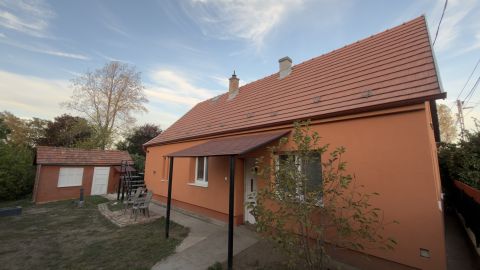 Eladó Ház 2113 Erdőkertes Erdőkertes, Boszorkány hegy közelében.