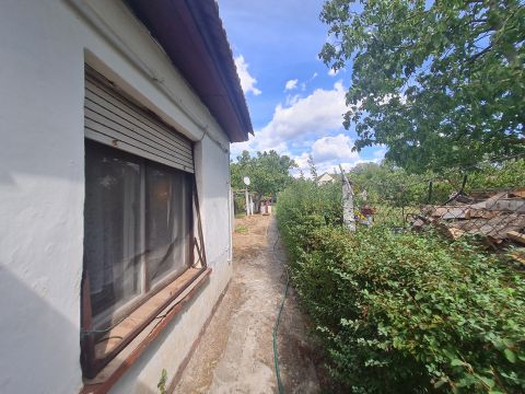 Eladó Ház 2509 Esztergom Esztergom-Kertvárosban, a Palatinus-Tófürdő közelében eladó!