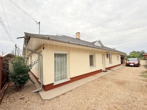Eladó Ház 2347 Bugyi , 3 szobás családi ház, 939 nm-es telekkel, önálló garázzsal!