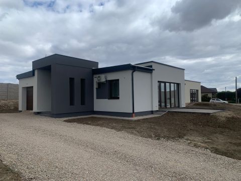 Eladó Ház 2943 Bábolna 
