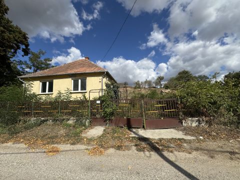 Eladó Ház 9090 Pannonhalma , Tóhegy utca közelében 