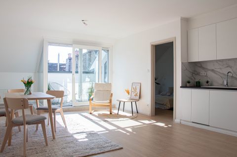 Eladó Lakás 1076 Budapest 7. kerület , Felújított, 4 szobás, loggiás lakás a Városliget mellett