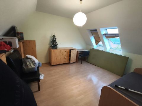 Kiadó Lakás 6000 Kecskemét , Kecskemét belvárosában a piac mellet kis garzon kiadó! 