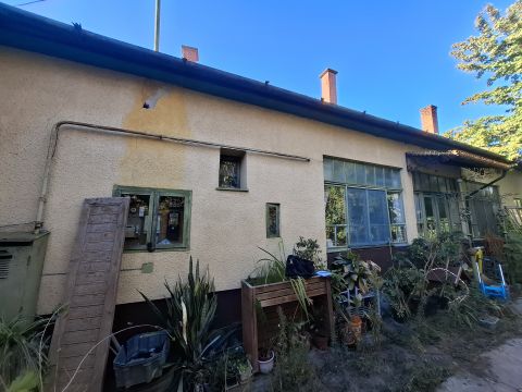 Eladó Ház 6100 Kiskunfélegyháza , Belvárosi 892 m2-es telek bontandó, felújítandó épülettel