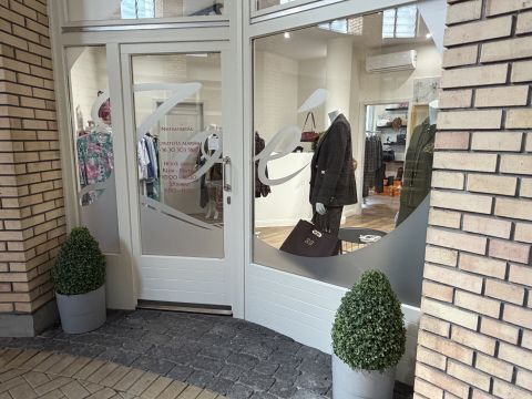 Eladó Üzlethelyiség 6000 Kecskemét , Budai utca