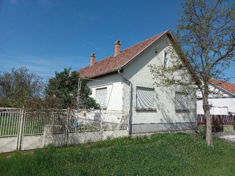 Eladó Ház 5051 Zagyvarékas , 5051 Zagyvarékas, Csendes