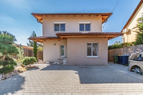 Eladó Ház 1172 Budapest 17. kerület , ÚJCSABA, N+3 SZOBÁS, 107m2, KITŰNŐ ÁLLAPOTÚ IKERHÁZ