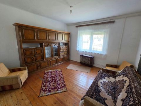 Eladó Ház 2490 Pusztaszabolcs , 2490 Pusztaszabolcs, Vasútállomás