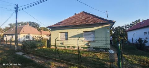 Eladó Ház 2030 Érd Arató utca