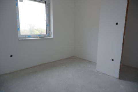Eladó Ház 8142 Úrhida , Úrhida déli részén, újházas környezetben.