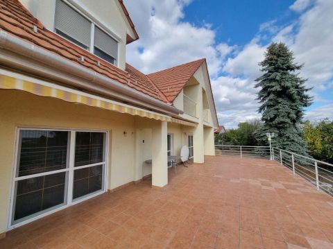 Eladó Ház 8096 Sukoró Domboldal és örök panoráma!