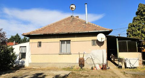Eladó Ház 2135 Csörög 
