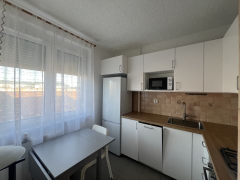 Kiadó Lakás 1132 Budapest 13. kerület Visegrádi utcában, frissen felújított, nagy erkélyes lakás