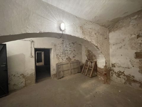 Eladó Tároló/Raktár 9700 Szombathely , Mártírok terén