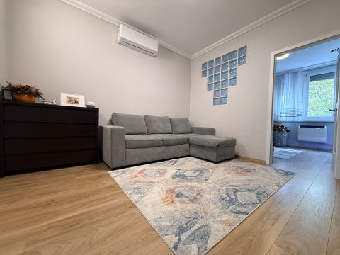 Eladó Lakás 6000 Kecskemét , Kecskeméten, Stádium utcában felújított lakás 