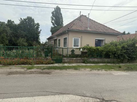 Eladó Ház 2255 Szentlőrinckáta 